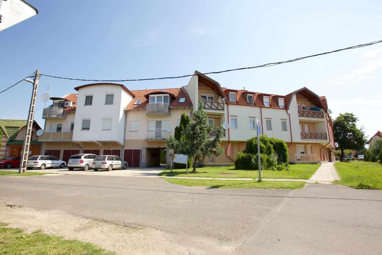 Zoli Apartmanok-Anita Koelcsey 34-36 Hajdúszoboszló Екстериор снимка