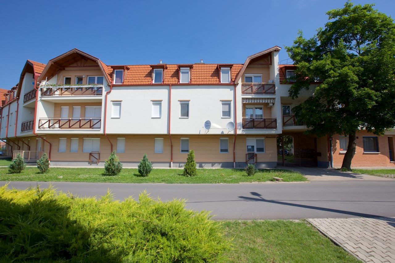 Zoli Apartmanok-Anita Koelcsey 34-36 Hajdúszoboszló Екстериор снимка